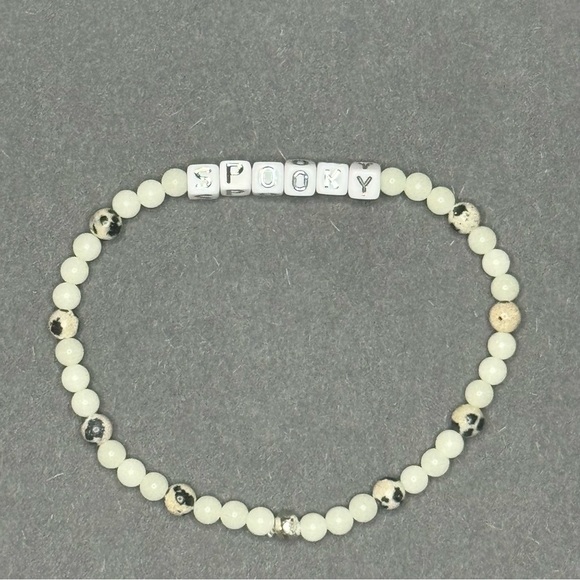 Glow in the dark friendship bracelet - Picture 1 of 2